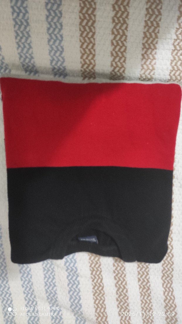 Gri ve Kırmızı Çizgili Erkek Triko Kazak - Görsel 2