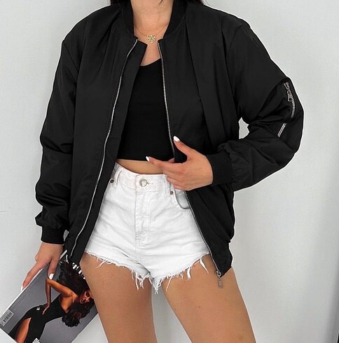 Diğer Siyah Astarlı Bomber ceket.
