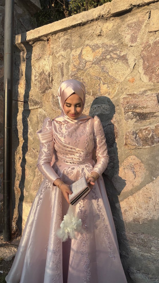 Pudra İşlemeli Uzun Kollu Tesettür Abiye - Görsel 3