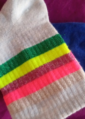 Çok Renkli Çizgili Çorap - Görsel 3