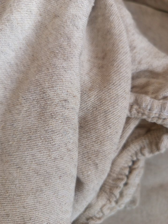 Çift kişilik lastikli bej rengi çarşaf - Görsel 2