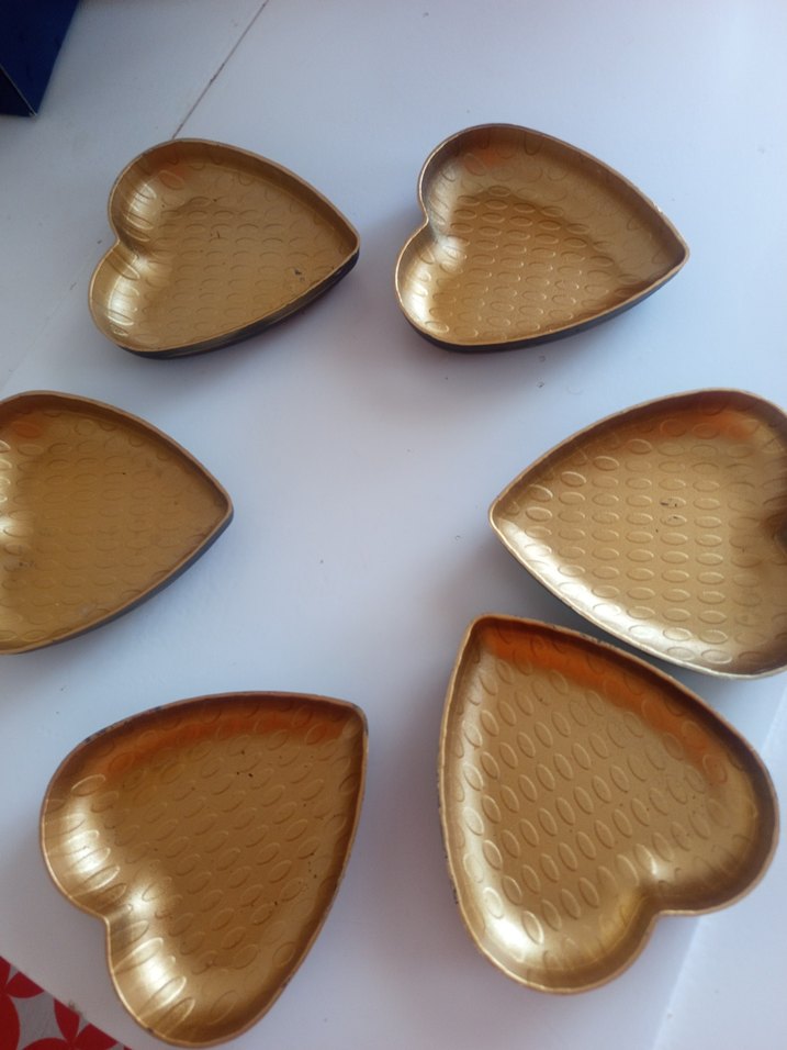 Parlak Altın Renkli Kalp Şekilli Tabaklar - Görsel 5