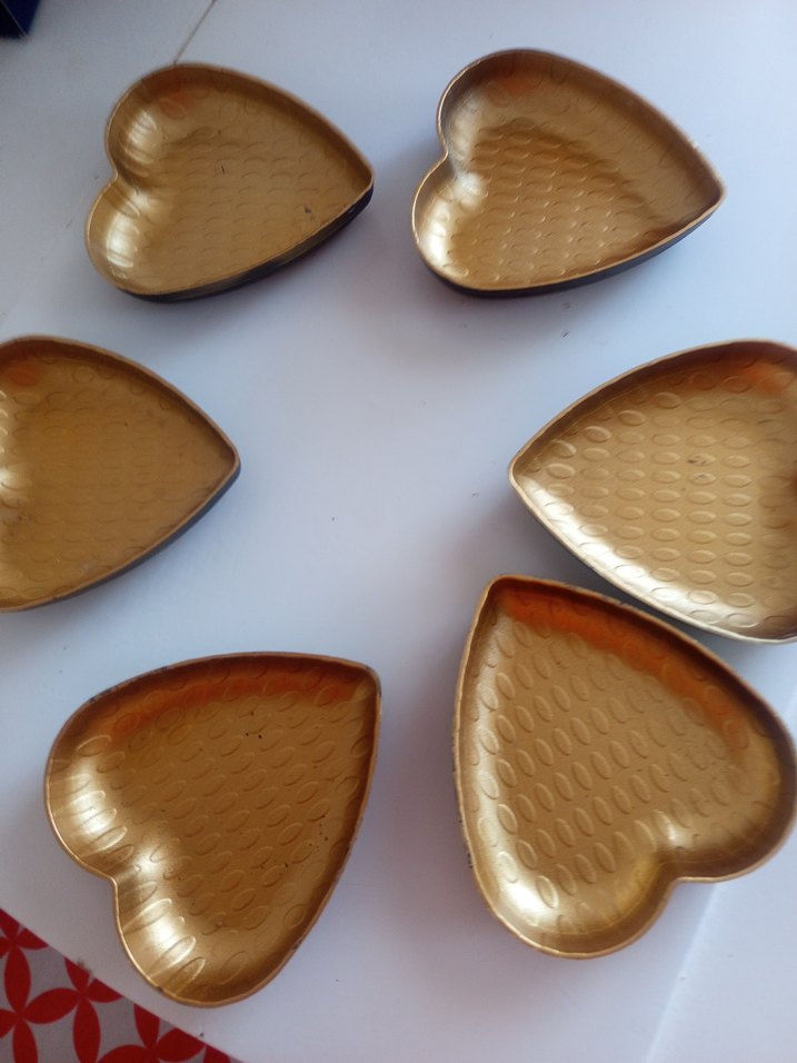 Parlak Altın Renkli Kalp Şekilli Tabaklar - Görsel 4