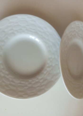 Beyaz Kabartmalı porselen kahve fincanı  tabak 2 afet - Görsel 4