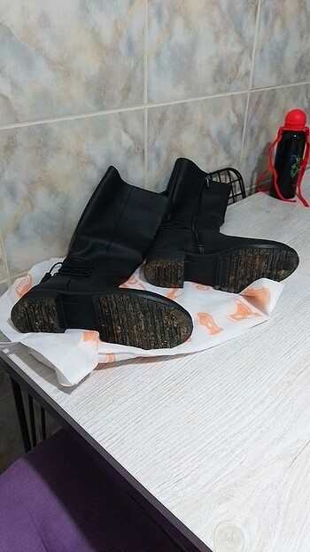 Trendyol siyah içi kürklü kusursuz bir kere giydim ayaklarım tar - Görsel 5