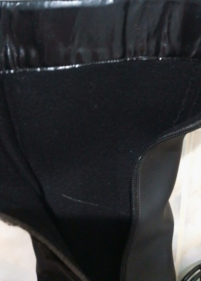 Trendyol siyah içi kürklü kusursuz bir kere giydim ayaklarım tar - Görsel 4