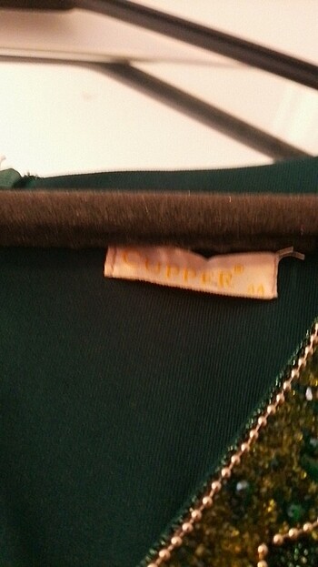 Koyu yeşil boncuk işlemeli abiye - Görsel 5