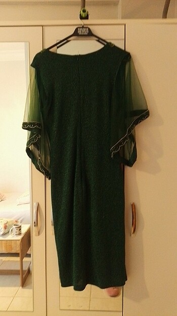 Koyu yeşil boncuk işlemeli abiye - Görsel 6