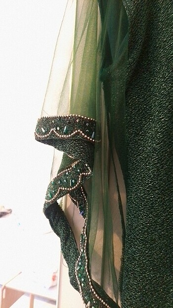 Koyu yeşil boncuk işlemeli abiye - Görsel 8