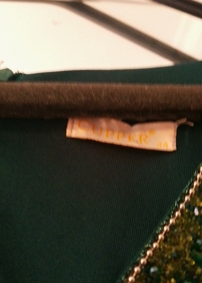 Koyu yeşil boncuk işlemeli abiye - Görsel 5