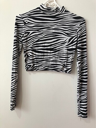 DİK YAKA ZEBRA DESEN BLUZ