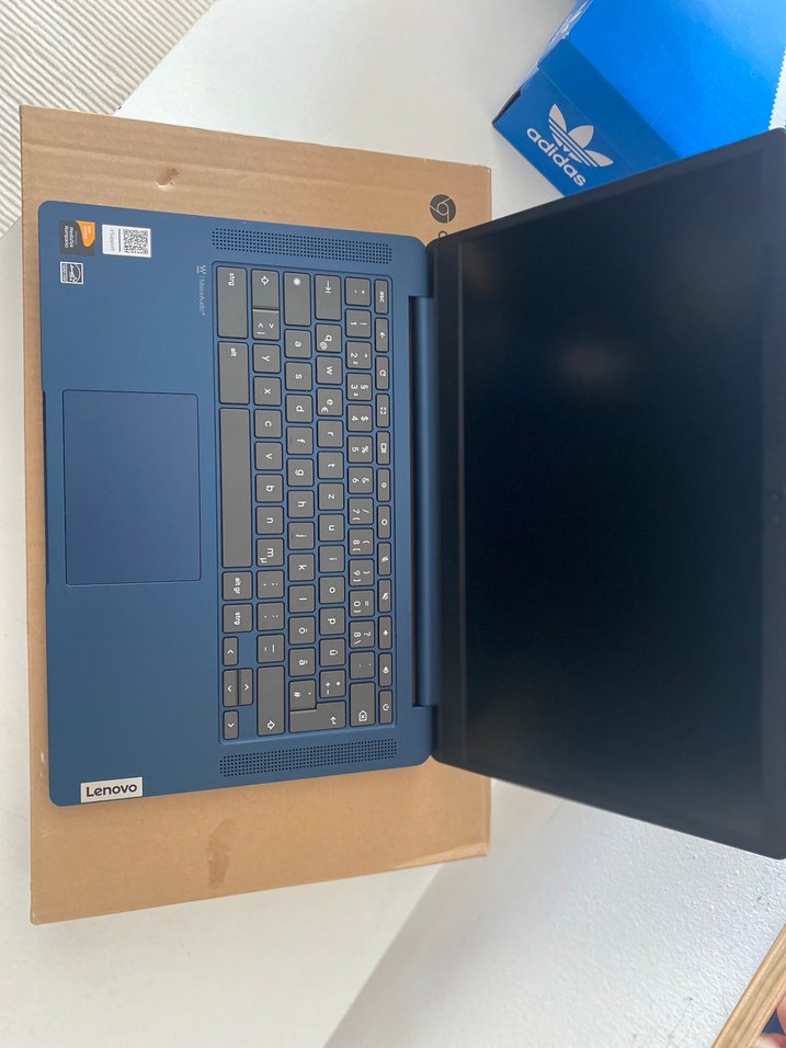 Mavi Lenovo Chromebook Dizüstü Bilgisayar - Görsel 2