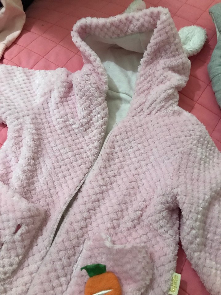 Beyaz Peluş Kedi Kıyafeti Kulaklı Kapüşonlu - Görsel 3