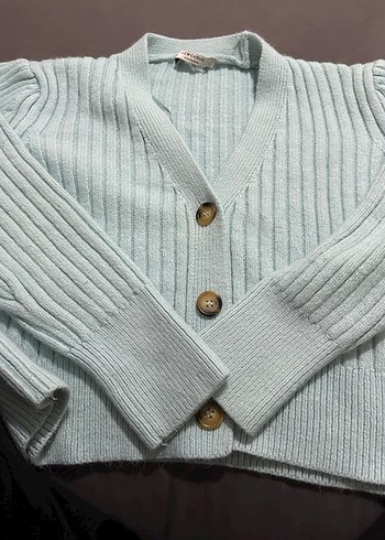 Düğmeli Kısa kadın hırka - Görsel 3