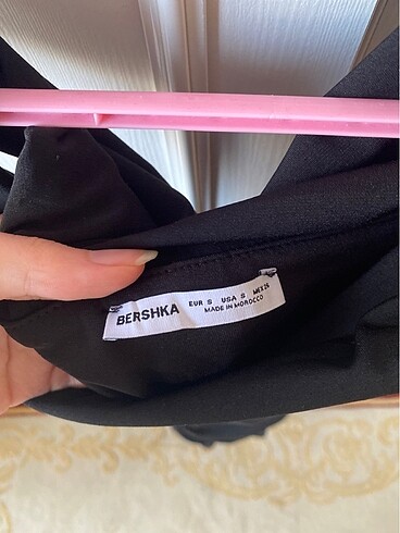 Bershka bershka açık omuzlu fırfırlı elbise