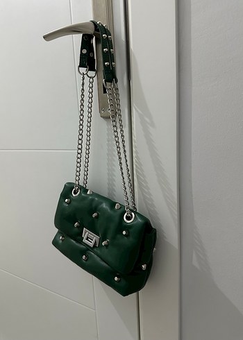 Stradivarius Zincir Detaylı Yeşil Yılan Derisi Desenli Deri Çanta