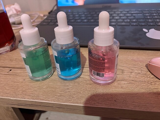 Üç serum.
