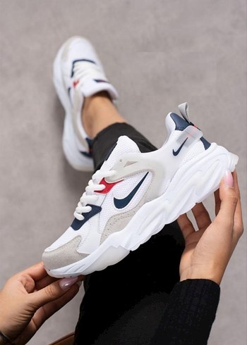 Nike Beyaz Gri Bağcıklı Kadın Spor Ayakkabı