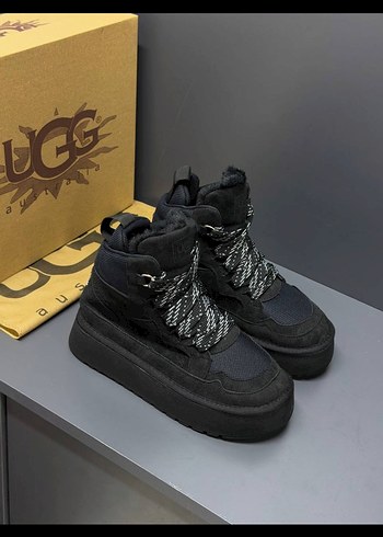 Ugg Siyah Peluslu Bagcikli Bot