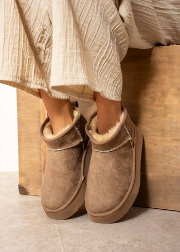 38 Beden UGG Süet Kürklü Kadın Dolgu Topuk Bot