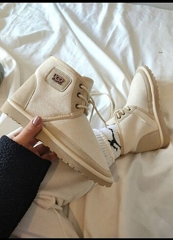 UGG BAĞCİKLİ İCİ TÜYLÜ BOT