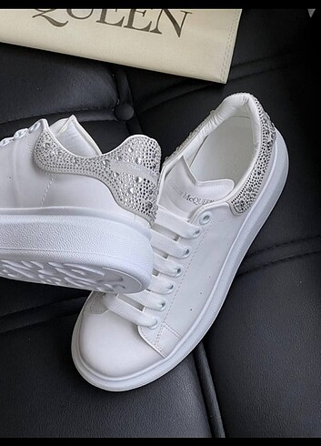 39 Beden Alexander McQueen
