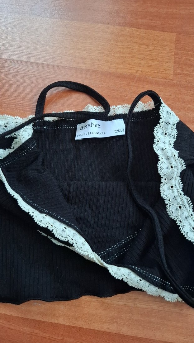 Siyah Kısa Kollu Crop Top - Görsel 2