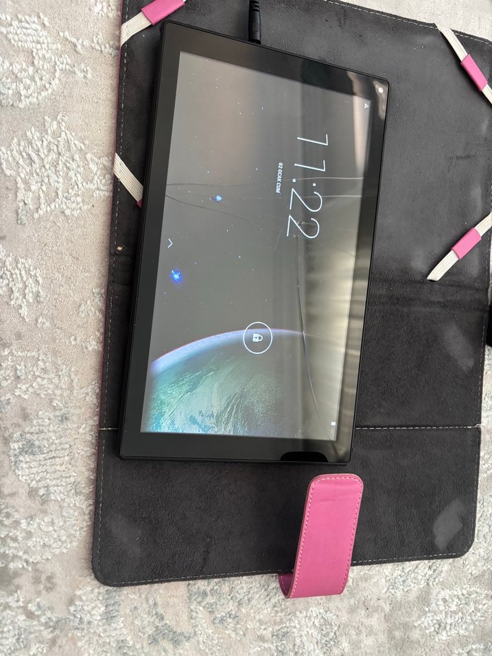 Siyah Tablet Siyah Kılıf ile - Görsel 2
