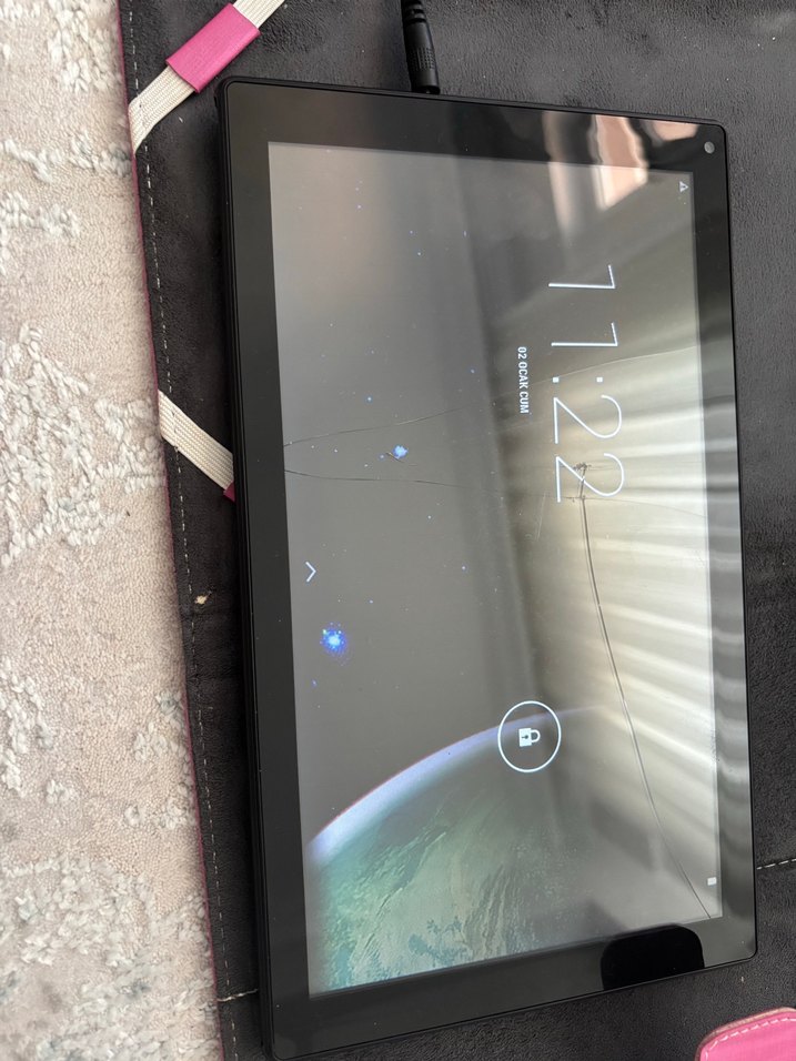 Siyah Tablet Siyah Kılıf ile - Görsel 3