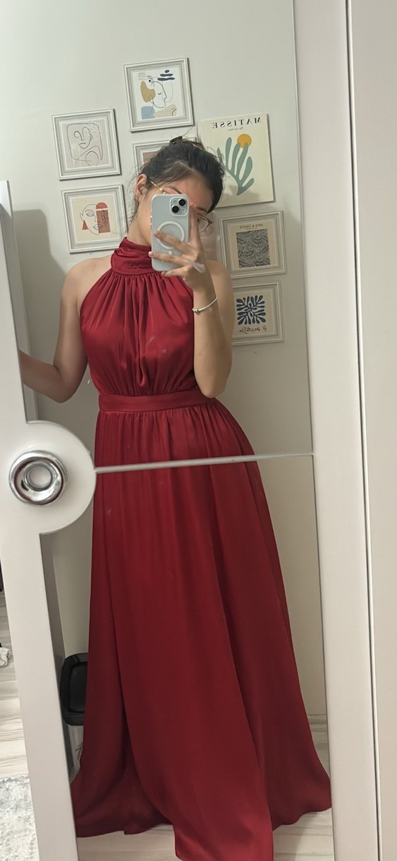Kırmızı halter yaka saten elbise - Görsel 2