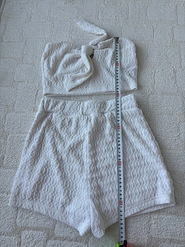 xs Beden beyaz Renk Shein straplez fiyonklu crop şort takım