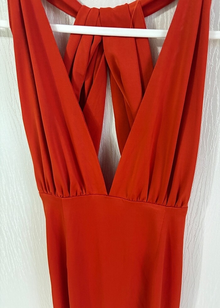 Turuncu sırt detaylı askılı abiye elbise - Görsel 3
