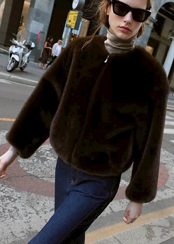 Kahverengi Kısa Yaka Detaylı Kadın Peluş Mont - Görsel 2