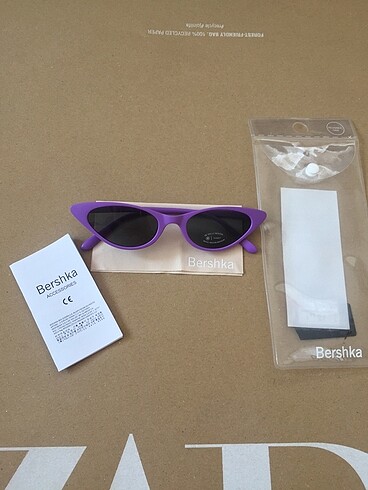 BERSHKA cat eye güneş gözlüğü