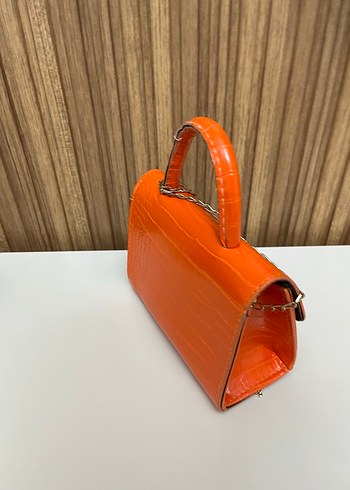 Diğer Zincir Detaylı Turuncu Deri Kadın Çanta