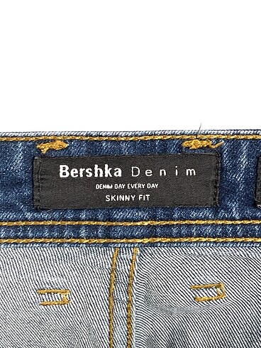 38 Beden çeşitli Renk Bershka Jean / Kot %70 İndirimli.
