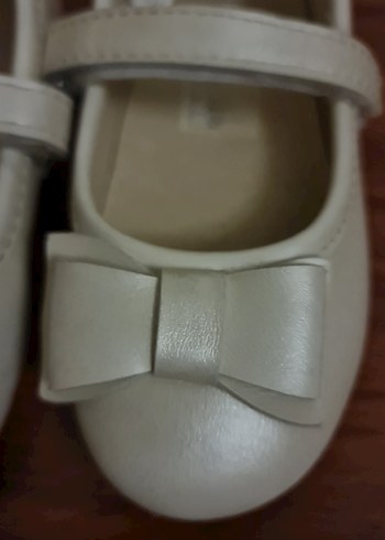 Kız Çocuk Beyaz Bantlı Babet Ayakkabı - Görsel 2