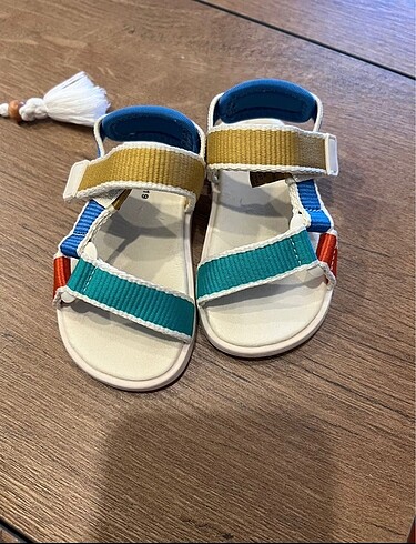 Zara bebek sandalet