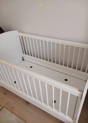Beyaz Ahşap Bebek Beşiği