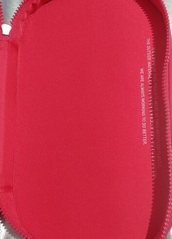  Beden kırmızı Renk Valentino makiyaj çantasi