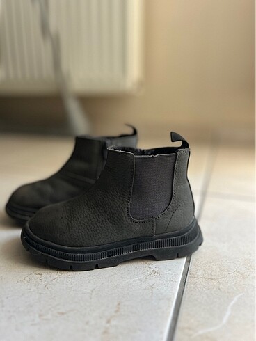 24 Beden ZARA ERKEK ÇOCUK BOT