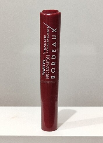 Eyeliner bordo