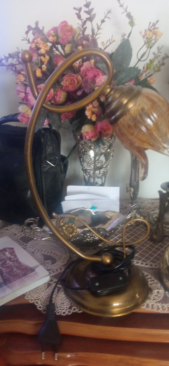 Beyaz Cam ve Pirinç Masa Lambası liyaalin rezervli alış yapmayin - Görsel 2