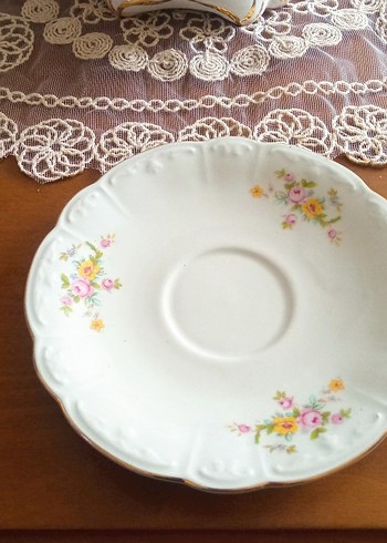 Vintage Pastel Çiçek Desenli Beyaz Tabak - Görsel 2