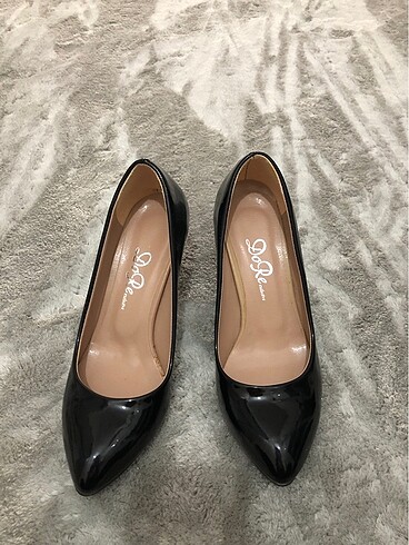 Siyah stiletto temiz
