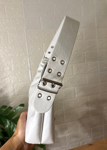 Diğer Beyaz Deri Tokalı Kadın Çanta 26cm genişliğinde