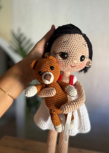 Renkli Örgü Bebek ve Kahverengi Ayıcık