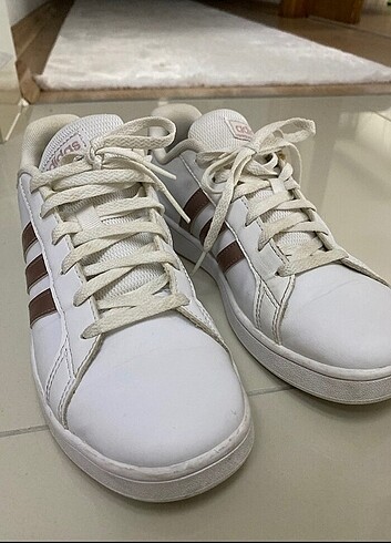 37,5 Beden beyaz Renk Adidas Spor Ayakkabı 