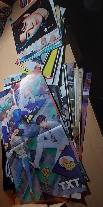 K-pop posterleri