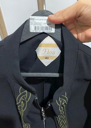 Uzun Siyah Nakışlı Kadın Palto - Görsel 2